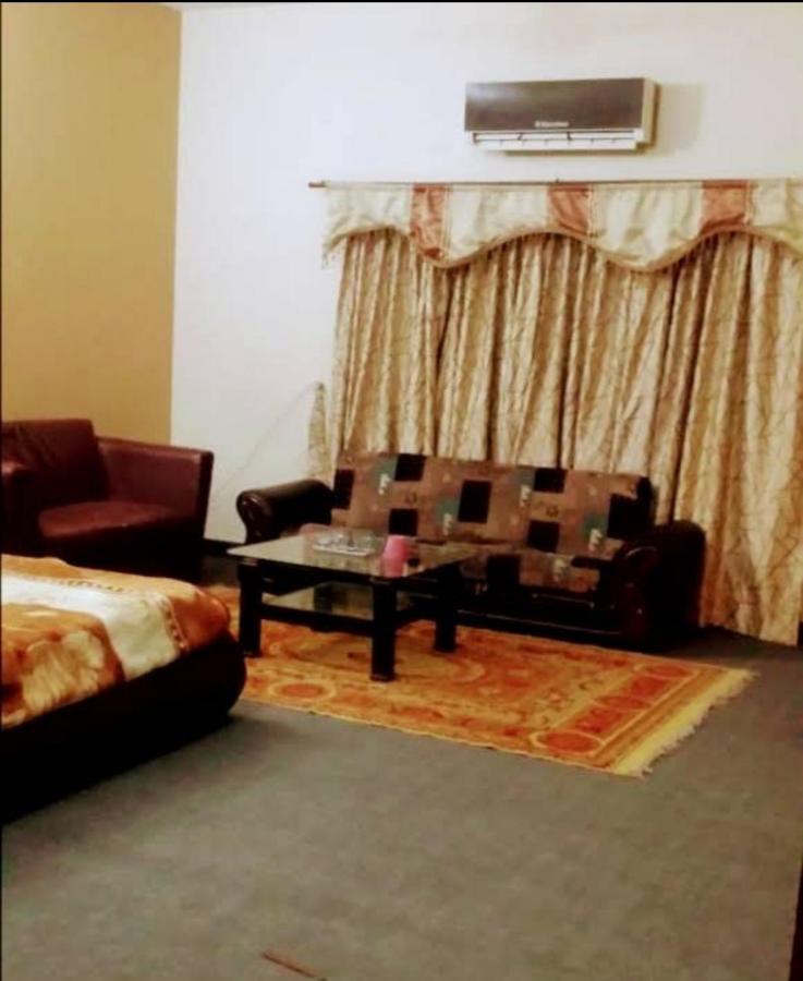 Magnum Hotel Lahore Bagian luar foto